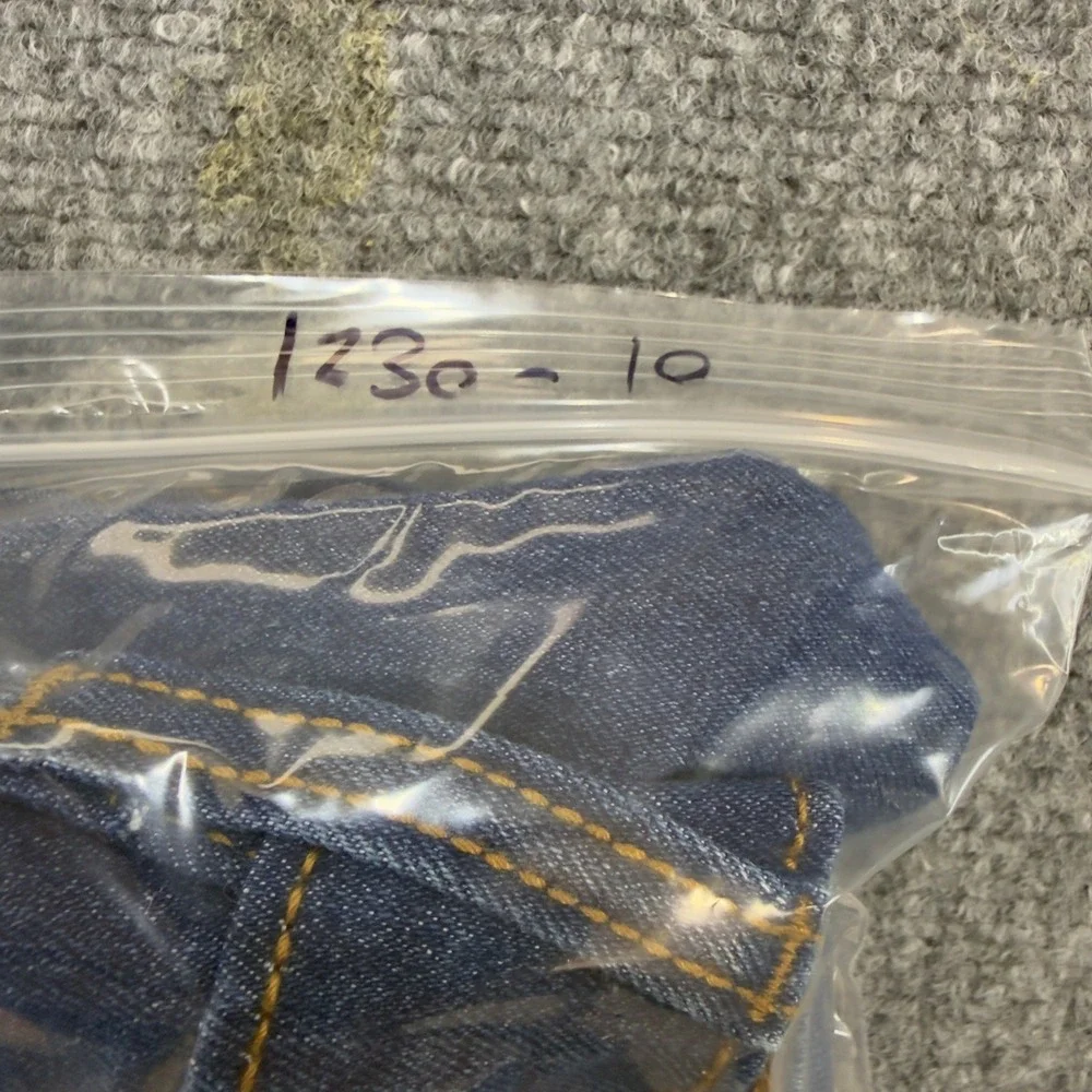 NWT Levi's 502 Taper Jeans Medium Wash Denim Blue Size 34x32